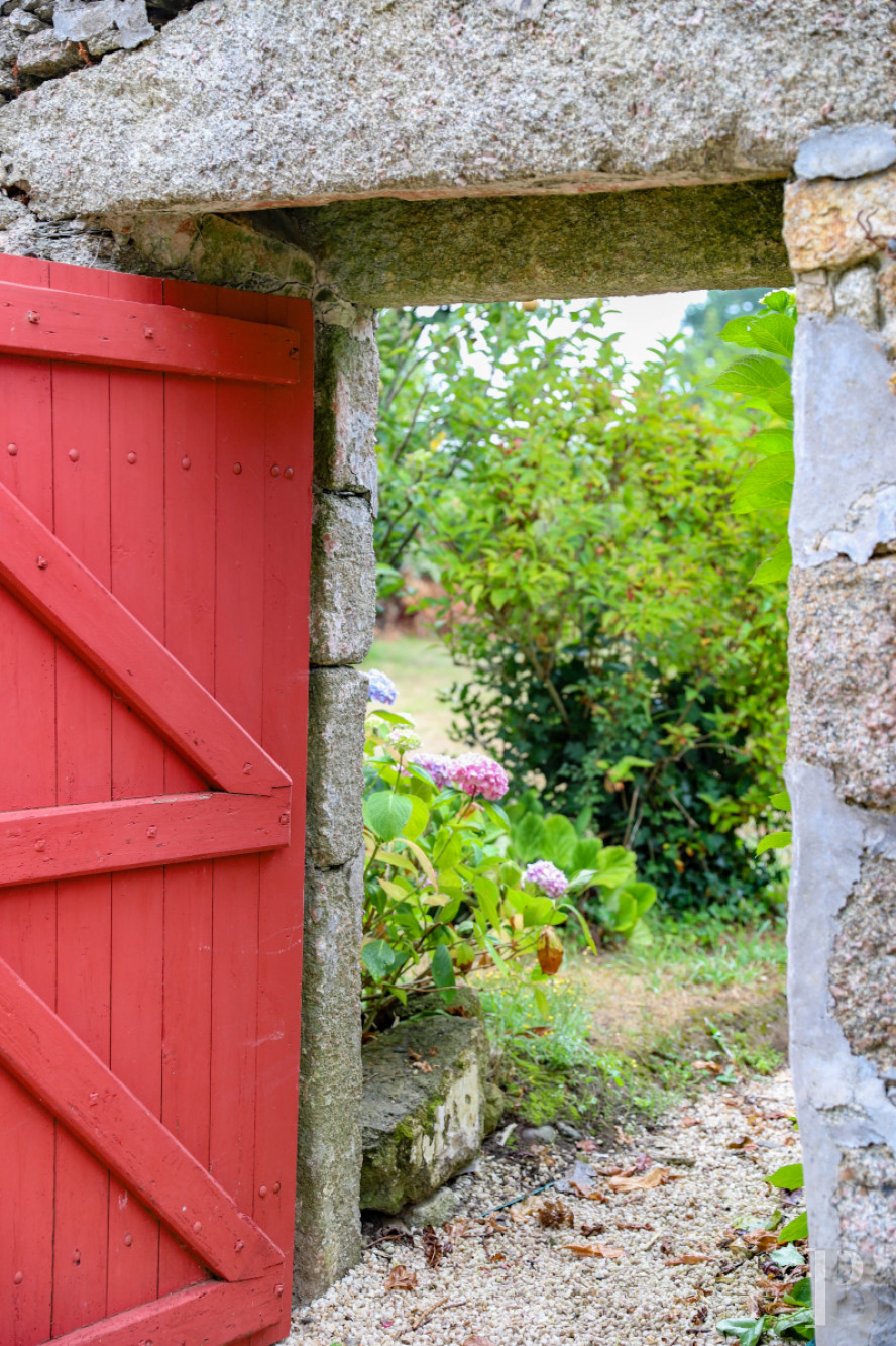 A 17th century manor house and penty close to the beaches and port in Lanildut, in the Iroise region - photo  n°3